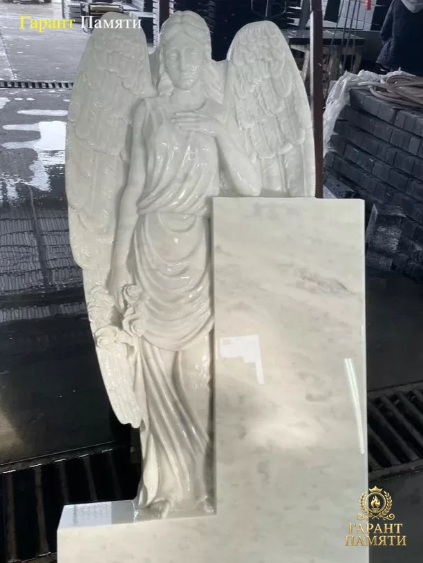 Ангел из белого мрамора "Коелга" №12